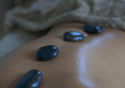 Yugen-treatment-hot stone-min